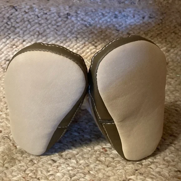 “Host Pick” Carter’s Brown & Beige Crib Duck Boots with Faux Sherpa Lining - Picture 7 of 8